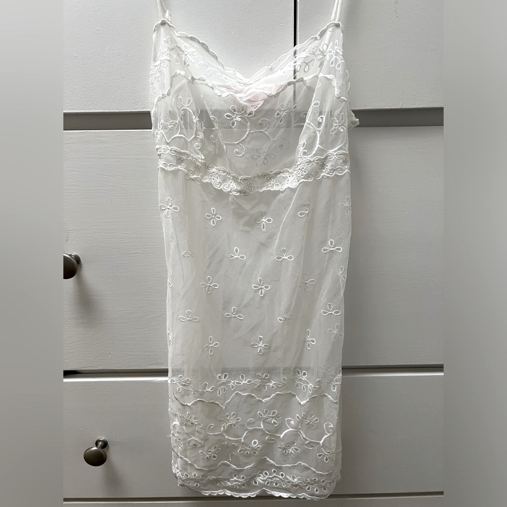 Victoria’s Secret absolutely gorgeous white chemise in size XS.